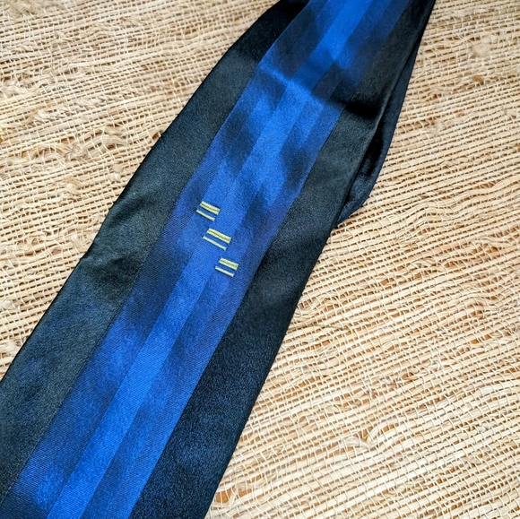 Gianni Versace tie in Electric Blue - Picture 5 of 5